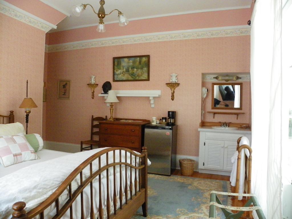 Homeport Historic Inn Searsport Room photo
