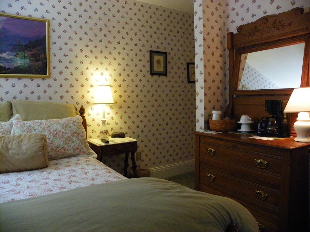 Homeport Historic Inn Searsport Room photo