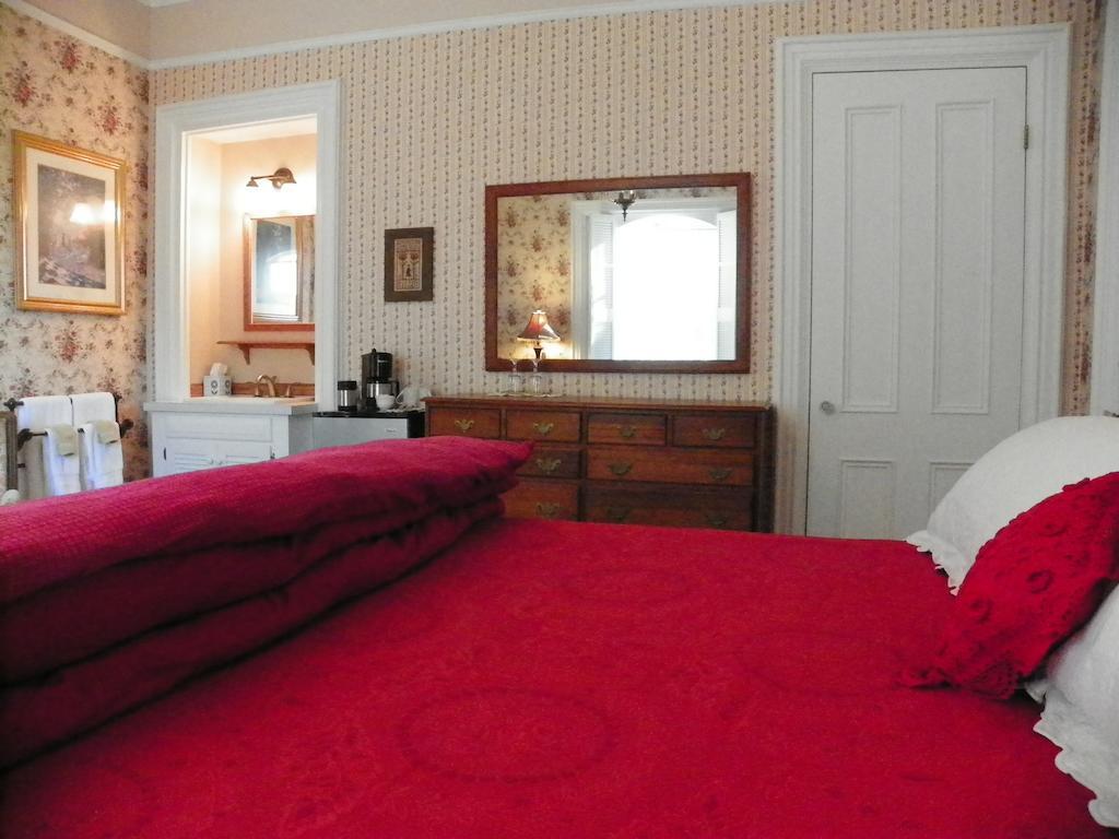 Homeport Historic Inn Searsport Room photo