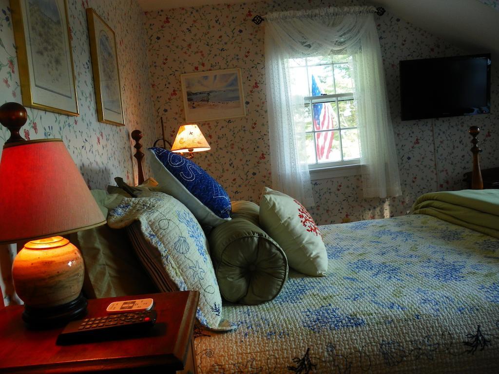 Homeport Historic Inn Searsport Room photo