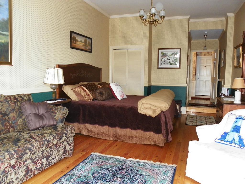 Homeport Historic Inn Searsport Room photo
